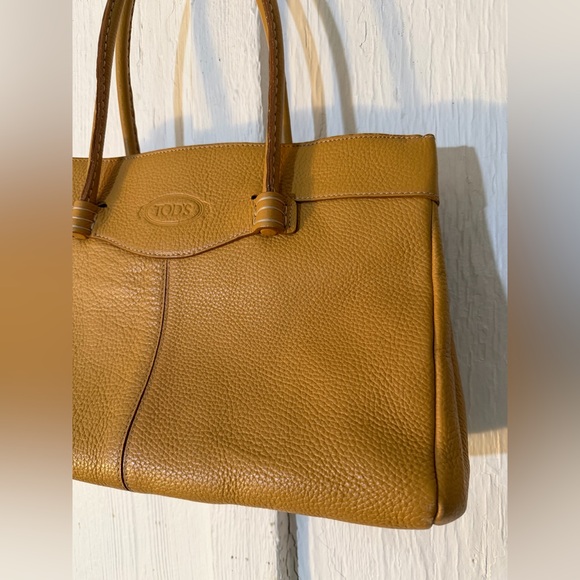 EUC Tod's Beige Pebbled Leather Medium Mocassino Tote - Picture 3 of 15